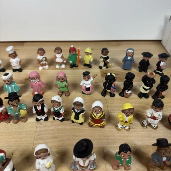 Vintage Spanish Terra Cotta Miniature Mud People  Lot of 65 - Picture 15 of 16